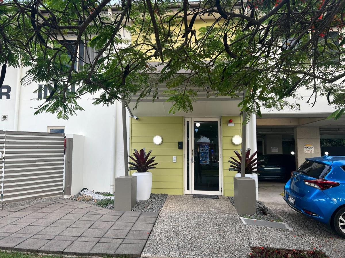 Redcliffe Motor Inn Bagian luar foto