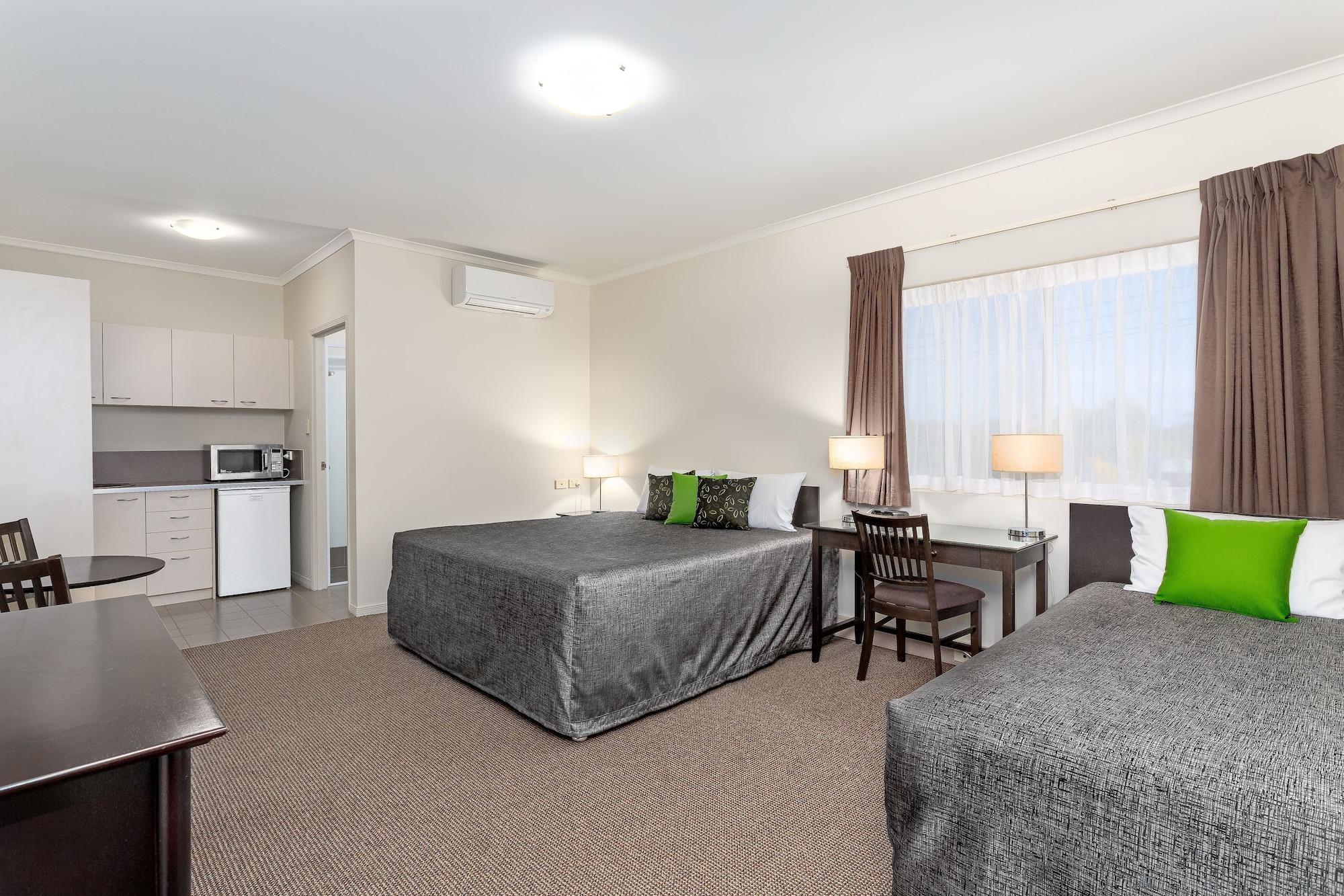 Redcliffe Motor Inn Bagian luar foto
