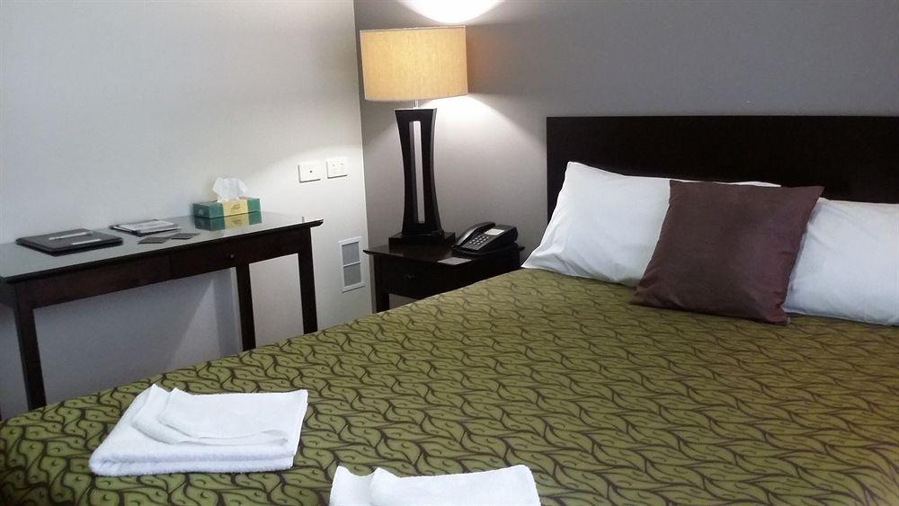 Redcliffe Motor Inn Bagian luar foto