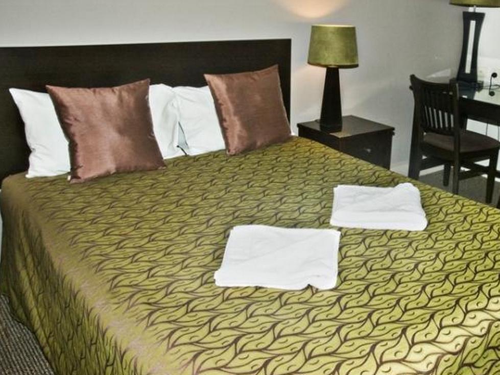 Redcliffe Motor Inn Bagian luar foto