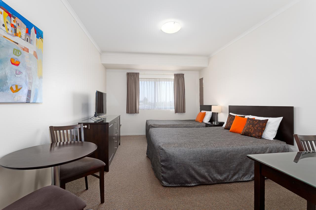 Redcliffe Motor Inn Bagian luar foto