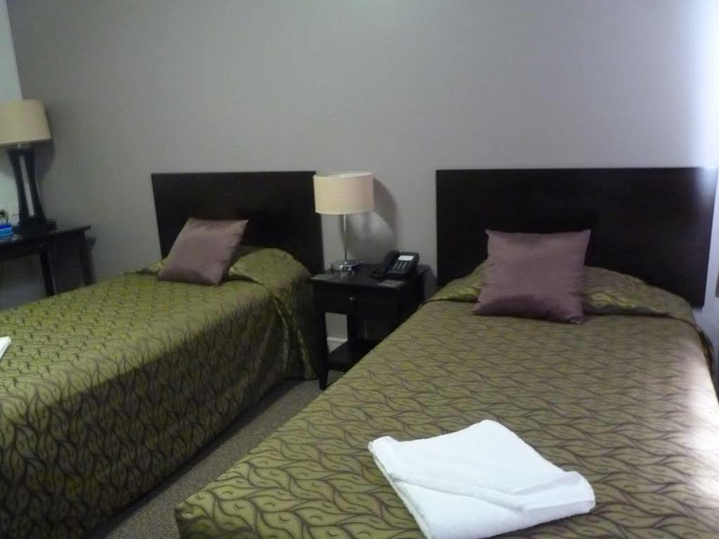 Redcliffe Motor Inn Bagian luar foto