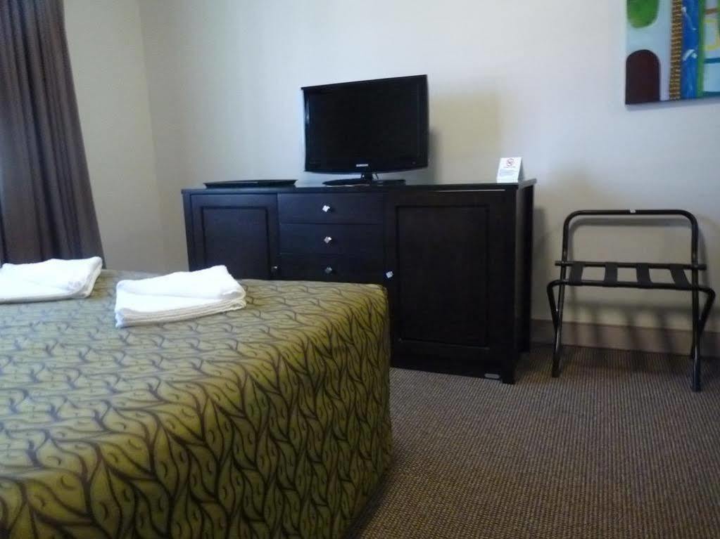 Redcliffe Motor Inn Bagian luar foto