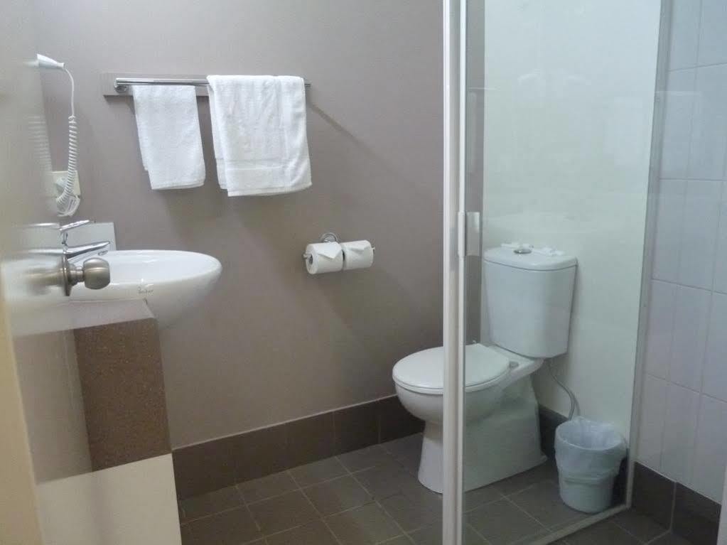 Redcliffe Motor Inn Bagian luar foto